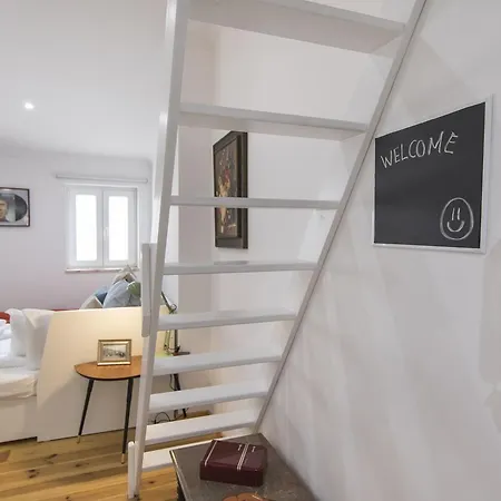 Vintage Flat In Graca *