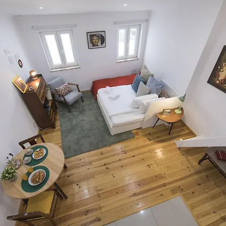 Vintage Flat In Graca